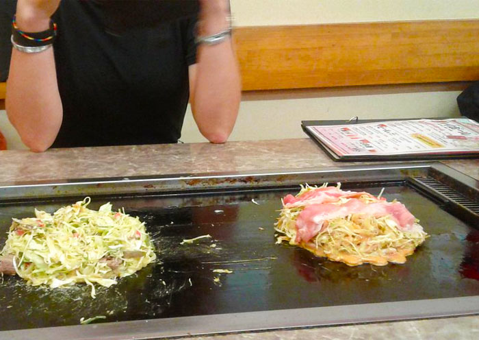 Íconos de la Gastronomía de Osaka Okonomiyaki Pancake, Iconic Osaka Food