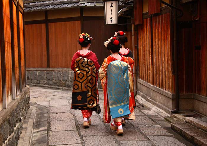Gion (el famoso barrio de geishas de Kyoto) Gion (Kyoto's famous geisha district)