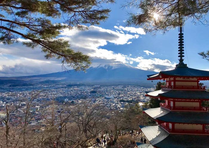 Disfruta de la vista del Monte Fuji en el Parque Arakurayama Sengen. View Mount Fuji in Arakurayama Sengen Park