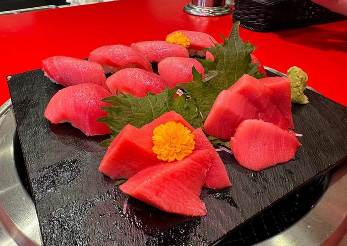 Mercado Kuromon Sashimi Dish, Kuromon Market