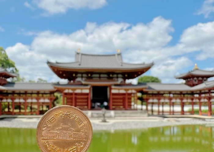 El Templo Byodoin aparece en la moneda de 10 yenes japonesa. The Byodoin Temple is featured on the Japanese 10-yen coin