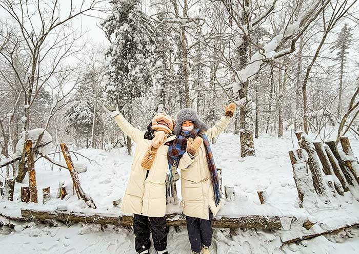 AOT Guests Ten-Mile Gallery near Harbin