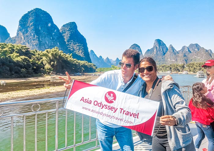 Clientes de AOT navegando por el río Li en Guilin