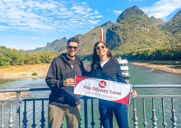Clientes de AOT navegando por el río Li en Guilin