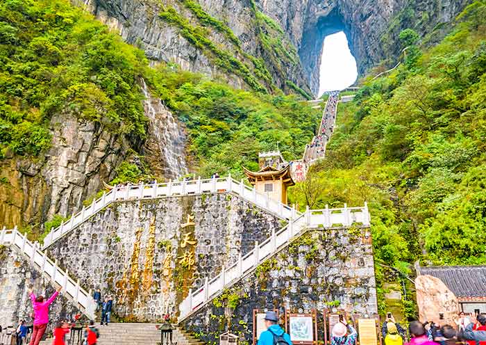 Enjoy Panoramic View of Tianmen Cave, Zhangjiajie