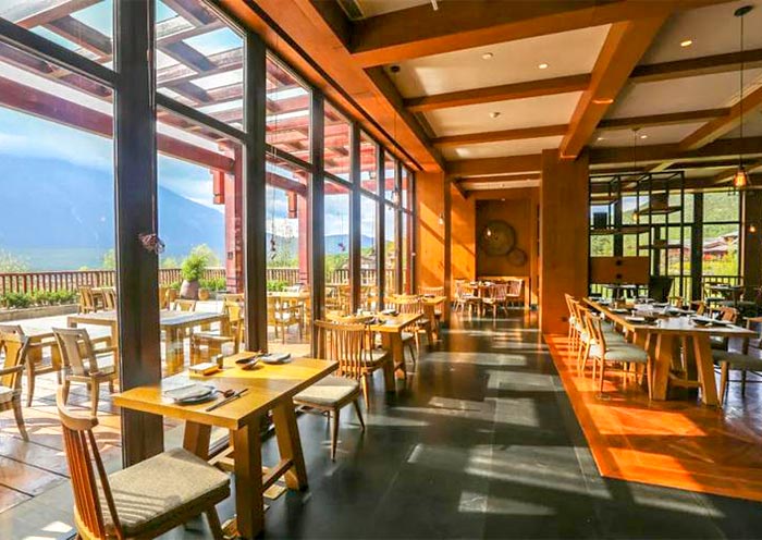 Enjoy Yunnan-style Hot Pot after Exploring Yulong Snow Mountain