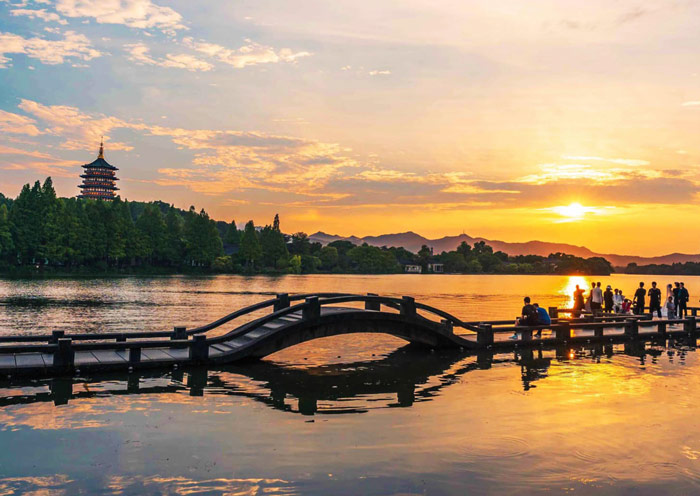 Long Bridge, West Lake