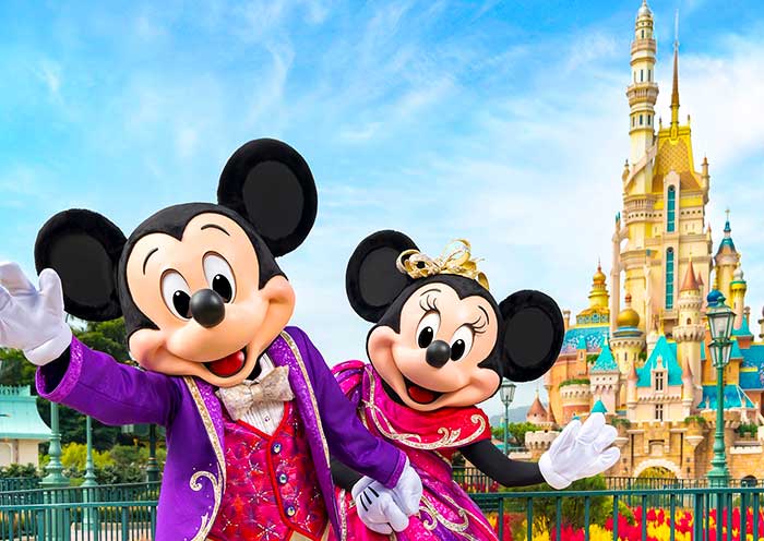 Meet Disney characters in Hong Kong Disneyland