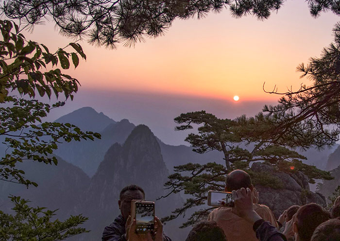 Sunrise in Yellow Mountain