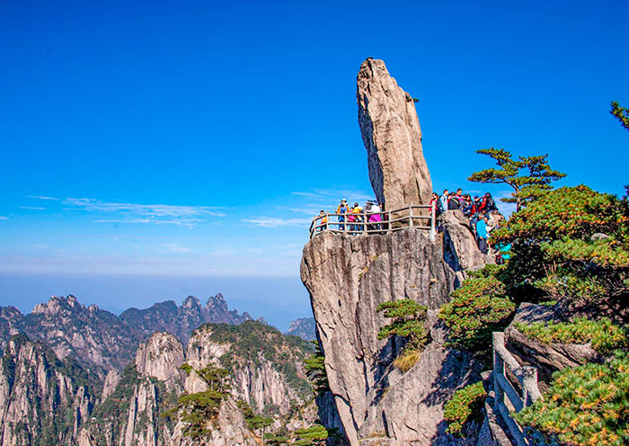 Flying-over Rock, Mt. Huangshan