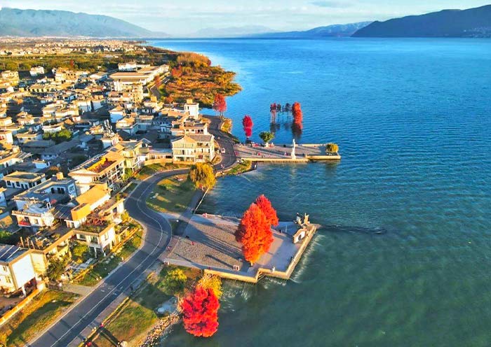 Seasonal Colors of Erhai Lake Shore