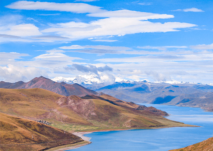 Tibet Yamdrok Lake