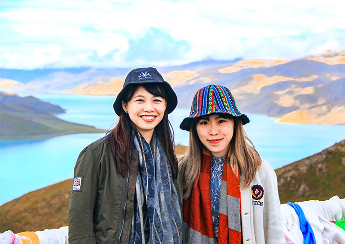 Nuestros queridos huéspedes visitaron el Lago Yamdrok. Tibet Yamdrok Lake