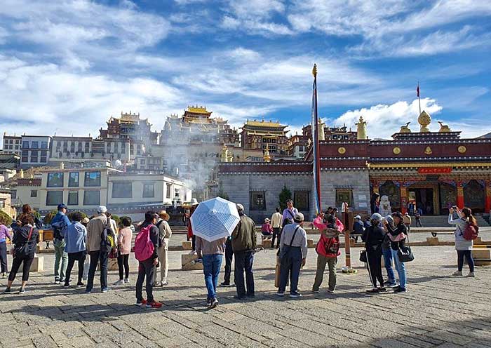 Pay a visit to Songzanlin Monastery