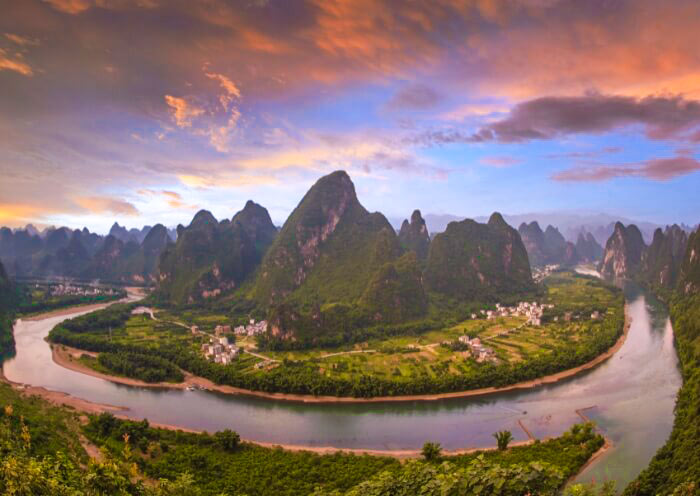 Magnificent 180-degree bend in Xingping Town