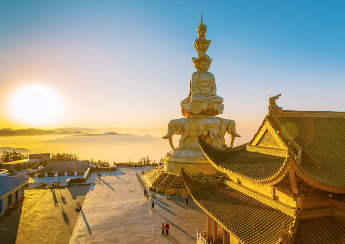 Watch the sunrise from the Golden Summit of Mount Emei