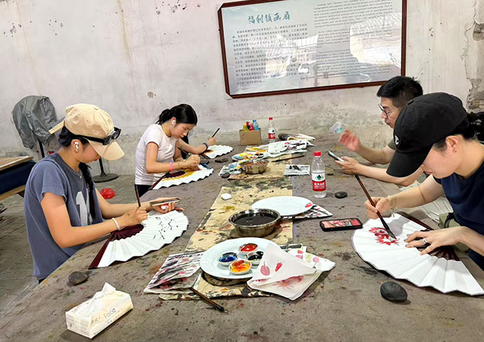 Drawing A Stunning Paper Fan in Fuli