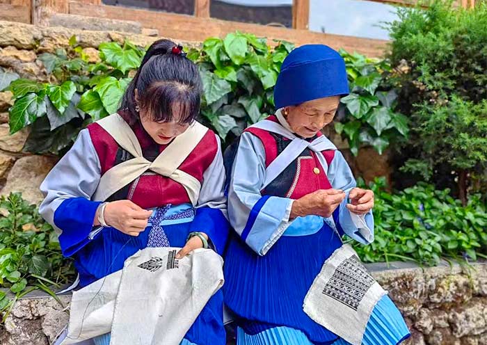 Baisha Village is famous for its Naxi embroidery