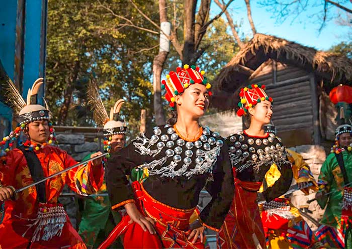 Ethnic performance in Shenzhen Splendid China Folk Village