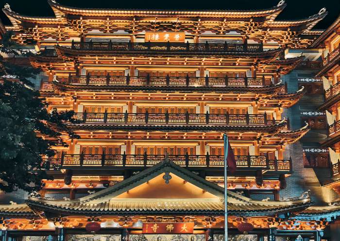 Giant Buddhist Temple at Beijiing Road
