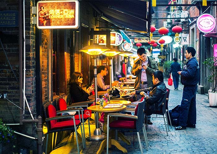 Lively atmosphere of Tianzifang