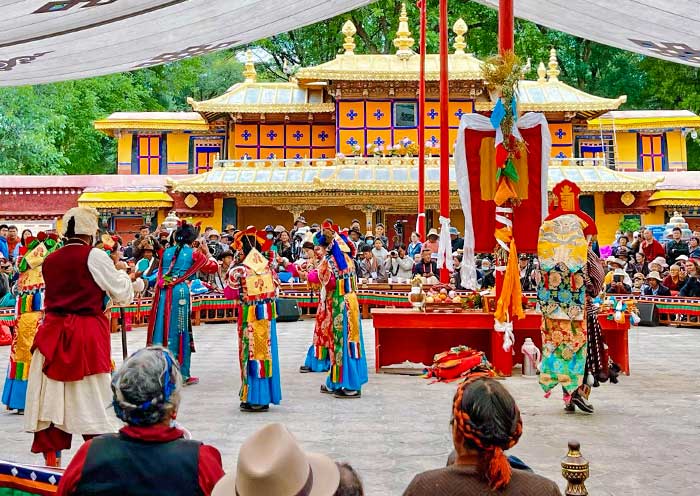 Ópera tibetana en el Festival de Shoton Tibet Opera at Shoton Festival