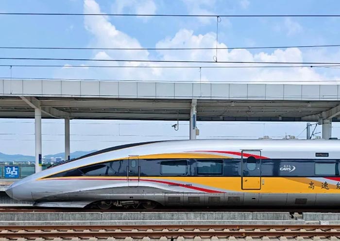 China High Speed Train: Fast travel with modern comfort
