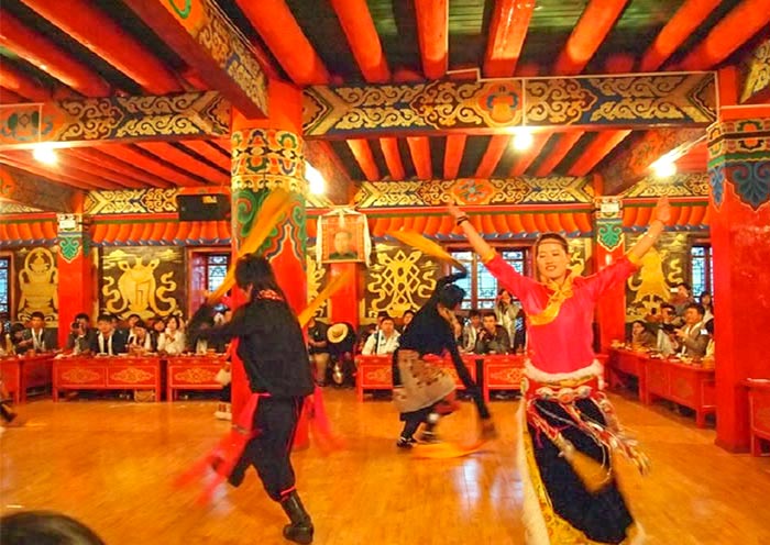 Visit a local Tibetan family in Shangri-La, Yunnan