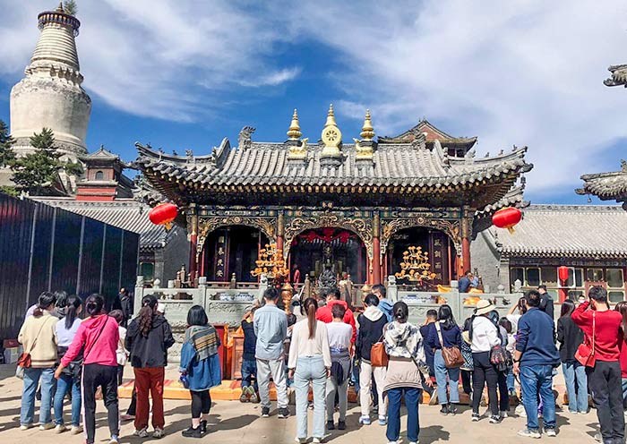 Wuye Temple is next to Tayuan Temple, Wutaishan 