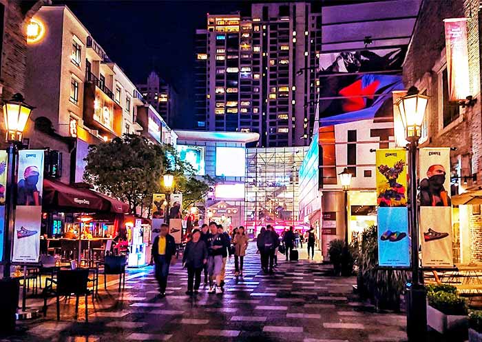 Take a walk at Xintiandi at night