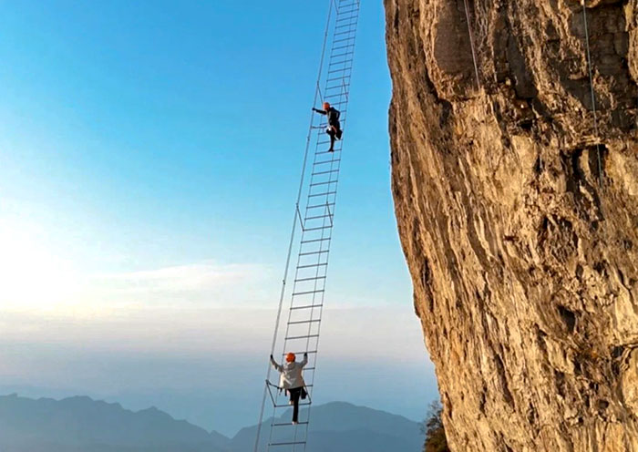 Prueba la pasarela de cristal del Monte Qixing