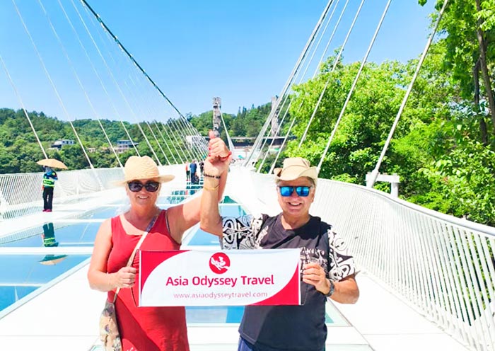 Visit Zhangjiajie Glass Bridge in October 