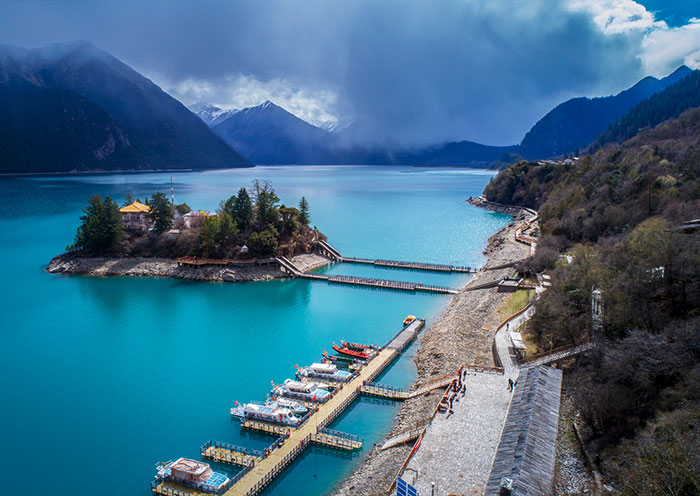 Isla Tashi del Lago Basumtso Tashi Island of Basumtso Lake