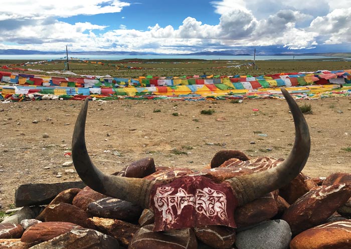 Lago Manasarovar en el Tíbet Lake Manasarovar in Tibet