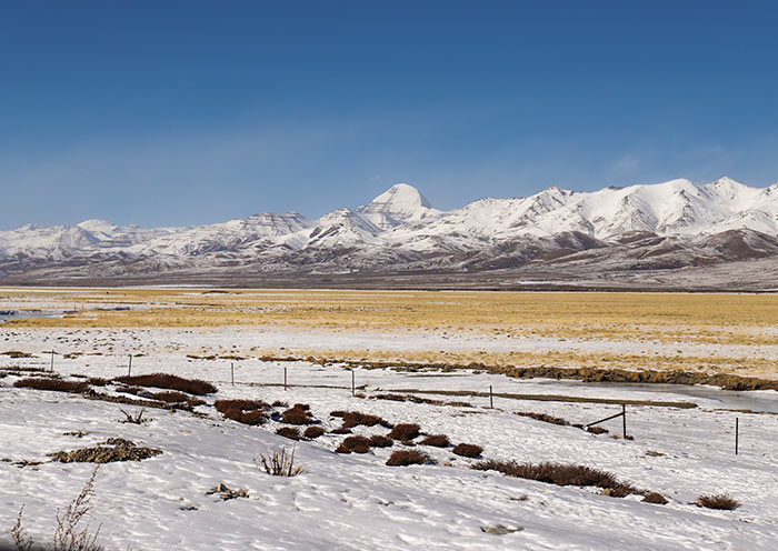 Road Scenery from Saga to Darchen 