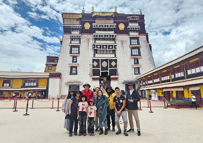 Families enjoying the sights of Lhasa