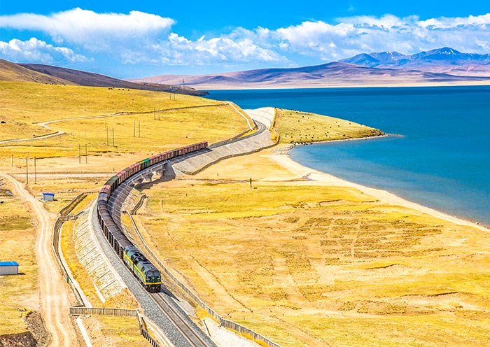 Encantadora Paisajera en el Camino a Lhasa Beautiful Scenery on the Way to Lhasa